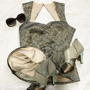 love21 sleeveless top with keyhole back